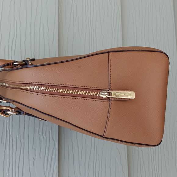 Michael Kors Satchel w Cross body Strap - Picture 5 of 8